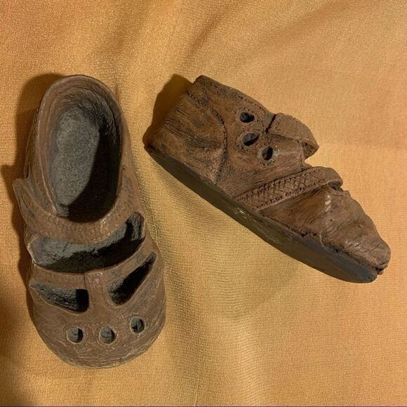 Resin ‘bronzed’ baby shoes nursery ornament - Picture 3 of 4